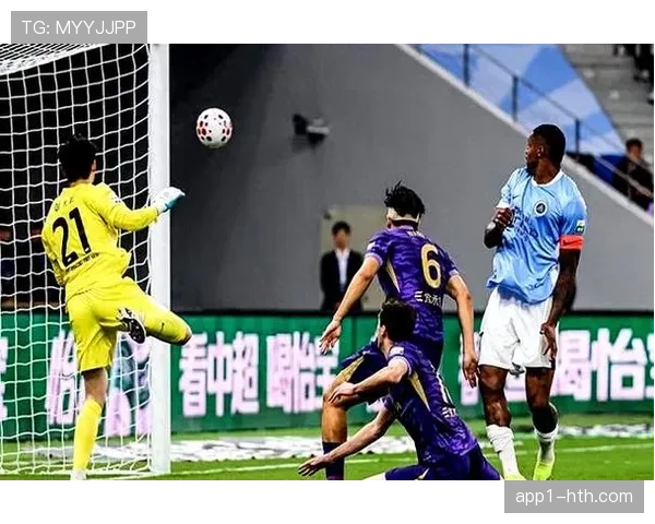 闫炳良手抛球直接传给对手 津门虎门将低级失误险些送礼